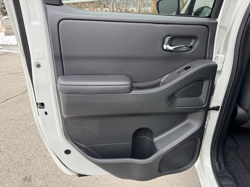 Certified 2025 Nissan Frontier SV image 32