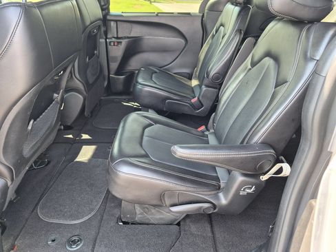 Used 2025 Chrysler Pacifica Select FWD image 26