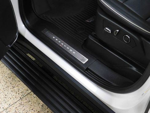 Used 2024 Cadillac Escalade ESV Sport w/ LPO, ONYX Package image 27