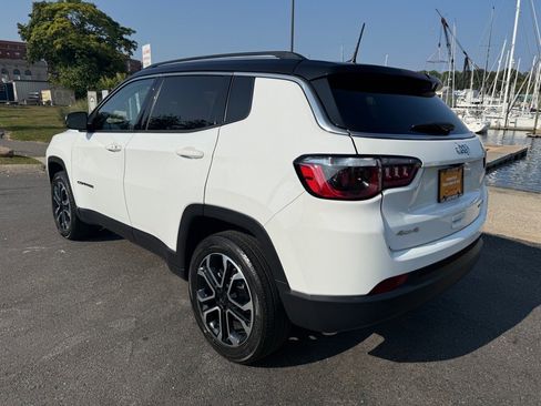 Certified 2022 Jeep Compass Limited image 6