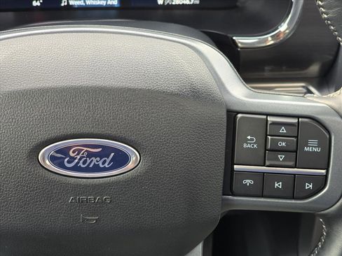 Used 2023 Ford F150 Lariat w/ Trailer Tow Package image 19