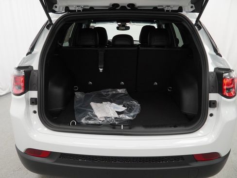 New 2026 Jeep Compass Latitude image 30