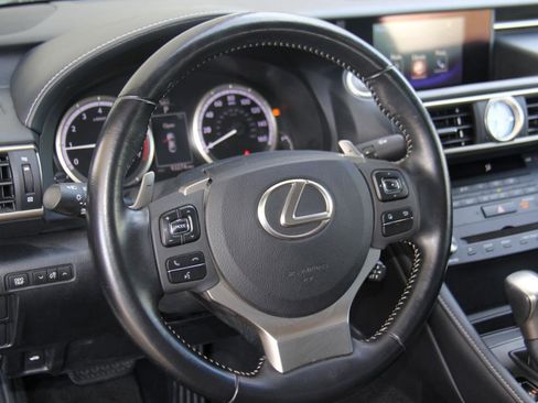 Used 2016 Lexus RC 200t image 9