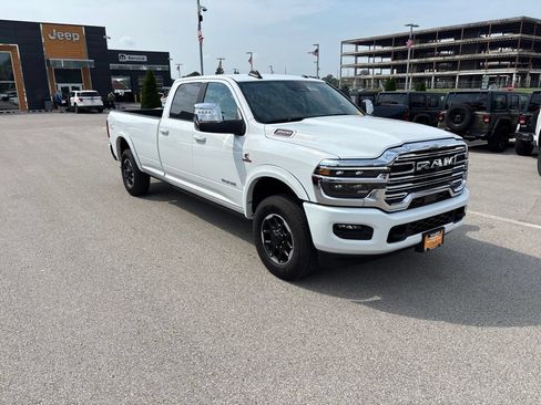 Used 2025 RAM 3500 Laramie AWD/4WD image 7