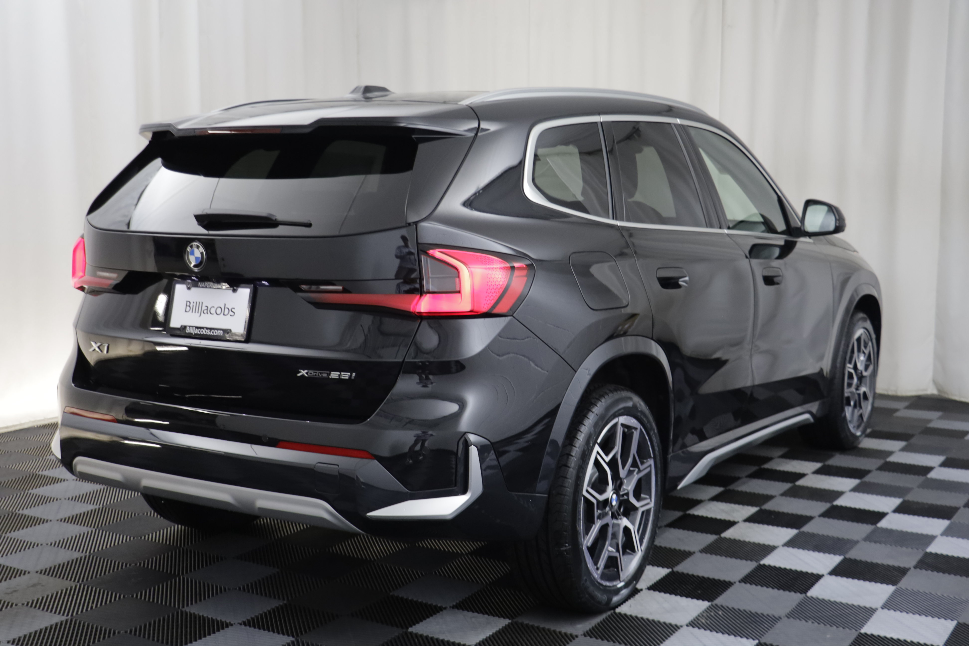 New 2026 BMW X1 xDrive28i w/ Technology Package AWD/4WD image 17