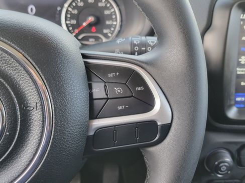 Used 2023 Jeep Renegade Altitude AWD/4WD image 6