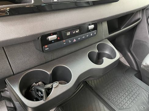 Used 2025 Mercedes-Benz Sprinter 2500 image 18