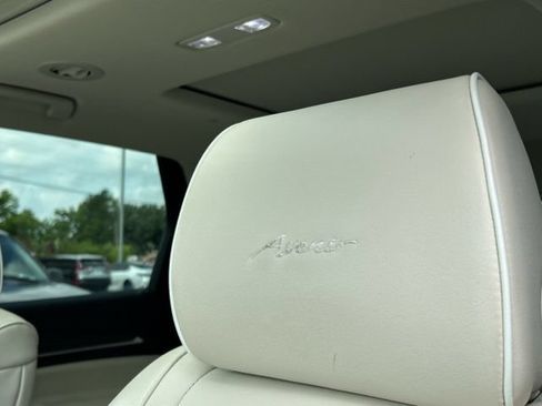 Used 2023 Buick Enclave Avenir w/ LPO, Floor Liner Package AWD/4WD image 41
