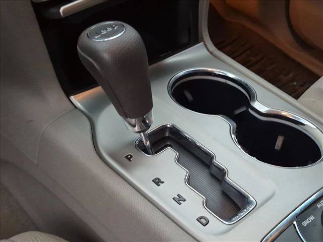 Used 2012 Jeep Grand Cherokee Laredo w/ Laredo E Group AWD/4WD image 7