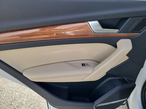 Certified 2025 Audi Q5 2.0T Premium Plus image 12