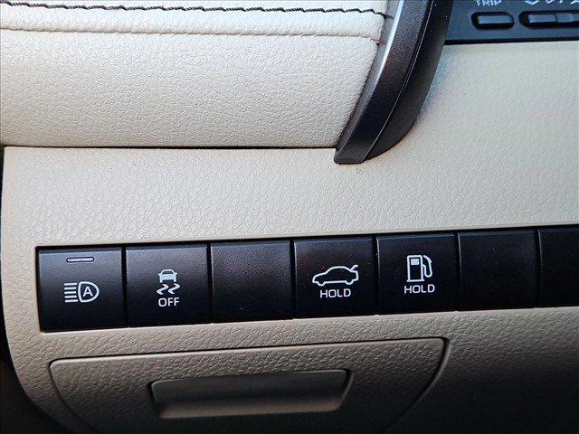 Used 2022 Toyota Camry LE w/ Carpet Mat Package (TMS) FWD image 15