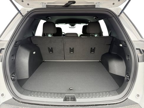 New 2026 Chevrolet Equinox LT w/ Safety and Technology Package FWD image 17