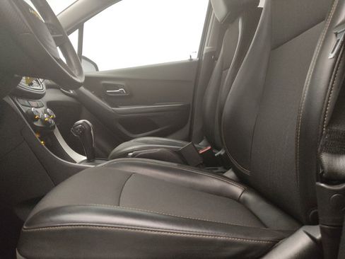 Used 2021 Chevrolet Trax LT AWD/4WD image 17