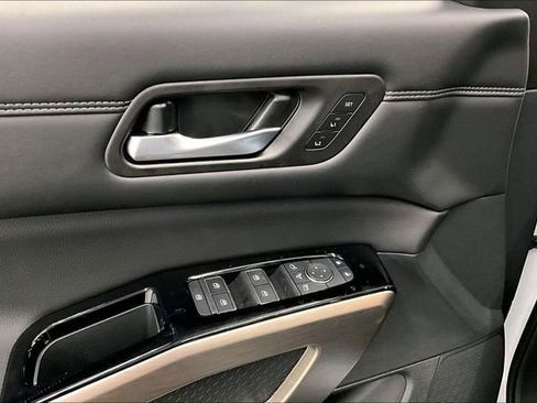 New 2025 Nissan Pathfinder Platinum w/ Lighting Package (N93) image 30