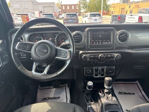 Used 2020 Jeep Wrangler Unlimited Sahara AWD/4WD image 33