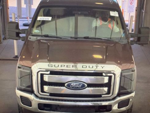 Used 2011 Ford F250 XLT w/ XLT Interior Pkg image 2