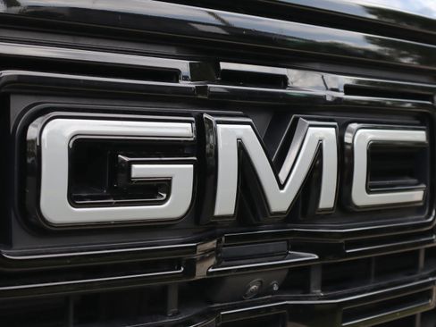 Used 2025 GMC Sierra 1500 Denali w/ Technology Package AWD/4WD image 35