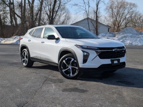 Used 2024 Chevrolet Trax RS w/ Sunroof Package image 1