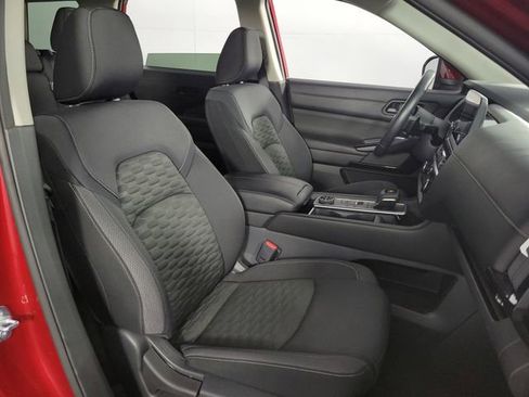 Used 2023 Nissan Pathfinder SV image 16