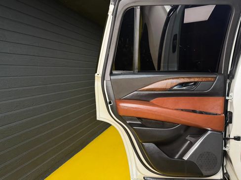 Used 2015 Cadillac Escalade Premium AWD/4WD image 17
