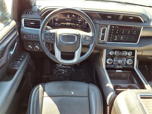 Used 2022 GMC Yukon XL Denali w/ Denali Premium Package image 6