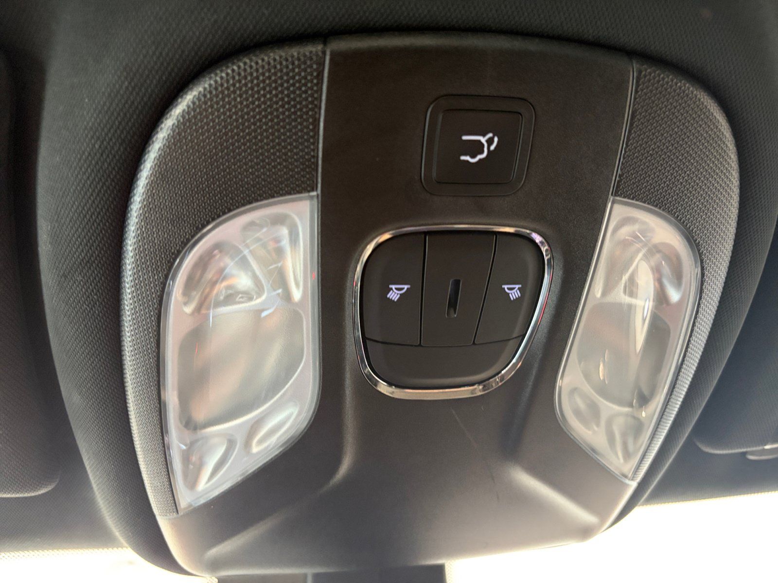 Used 2025 Jeep Compass Latitude w/ Convenience Group AWD/4WD image 23