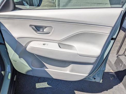 Used 2024 Hyundai Kona Limited FWD image 21