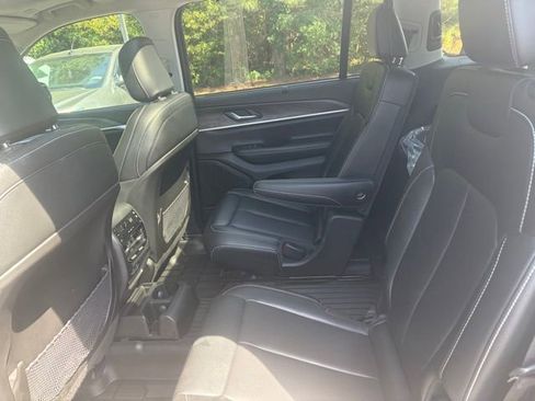 Used 2024 Jeep Grand Cherokee L Limited w/ Luxury Tech Group II AWD/4WD image 16