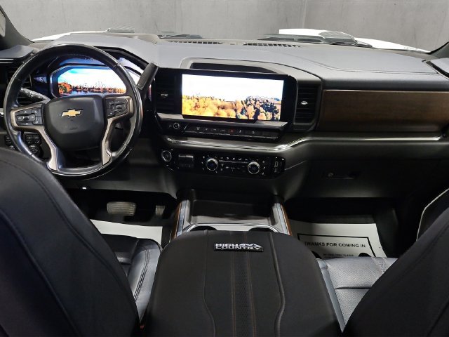Used 2024 Chevrolet Silverado 2500 High Country w/ High Country Premium Package AWD/4WD image 2