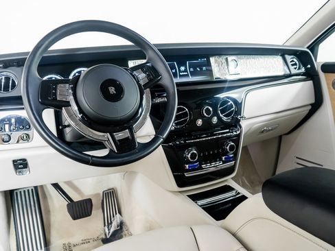Used 2019 Rolls-Royce Phantom Sedan image 2