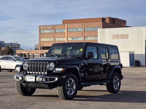 Used 2018 Jeep Wrangler Unlimited Sahara image 4