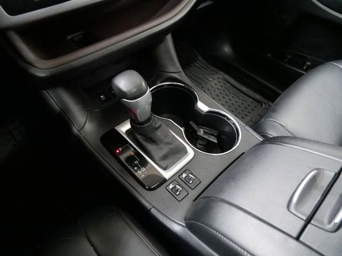 Used 2010 Toyota Highlander SE image 21