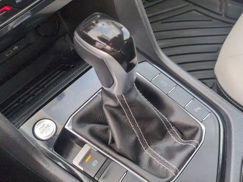 Used 2025 Volkswagen Taos SE image 15