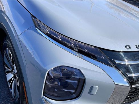 Used 2025 Mitsubishi Outlander SEL image 28