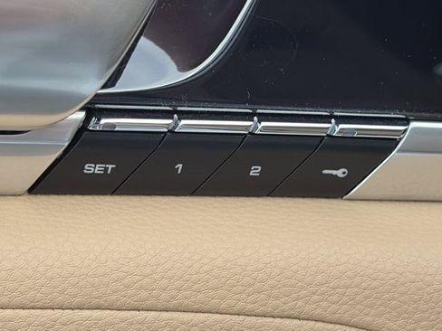 Used 2015 Porsche Panamera S image 16