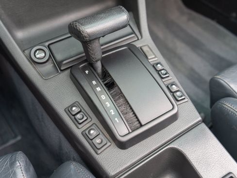 Used 1990 BMW 325i Convertible RWD image 16