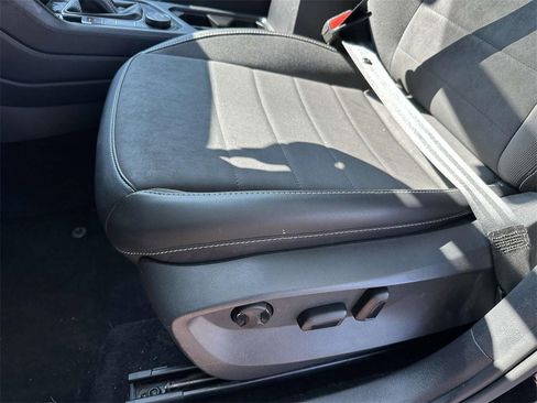 Used 2022 Volkswagen Taos SE image 25