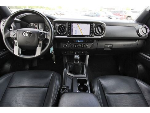 Used 2020 Toyota Tacoma TRD Sport w/ TRD Premium Sport Package AWD/4WD image 12