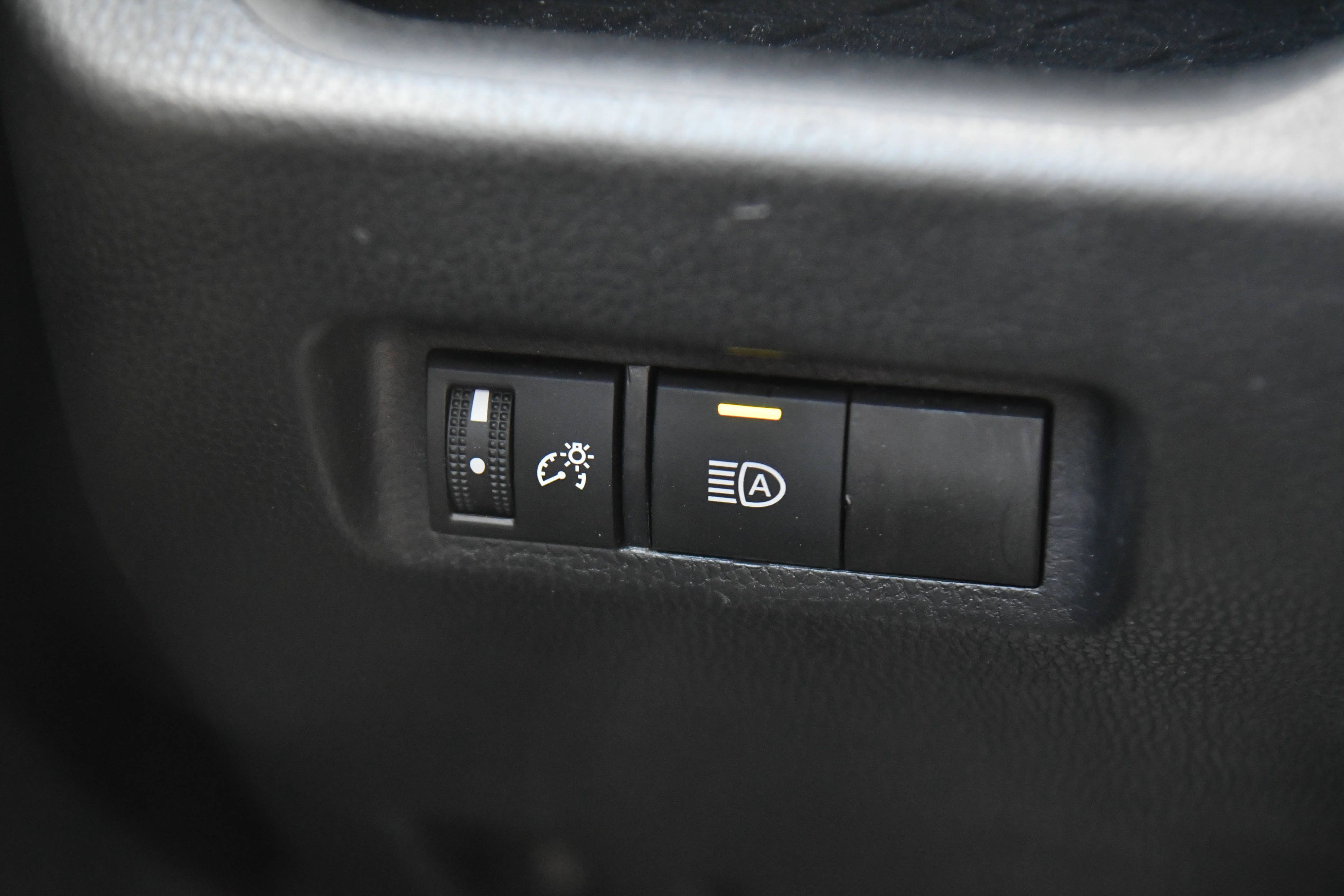 Used 2024 Toyota RAV4 LE AWD/4WD image 32