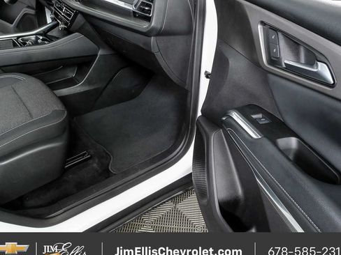 Certified 2025 Chevrolet Traverse LT FWD image 23