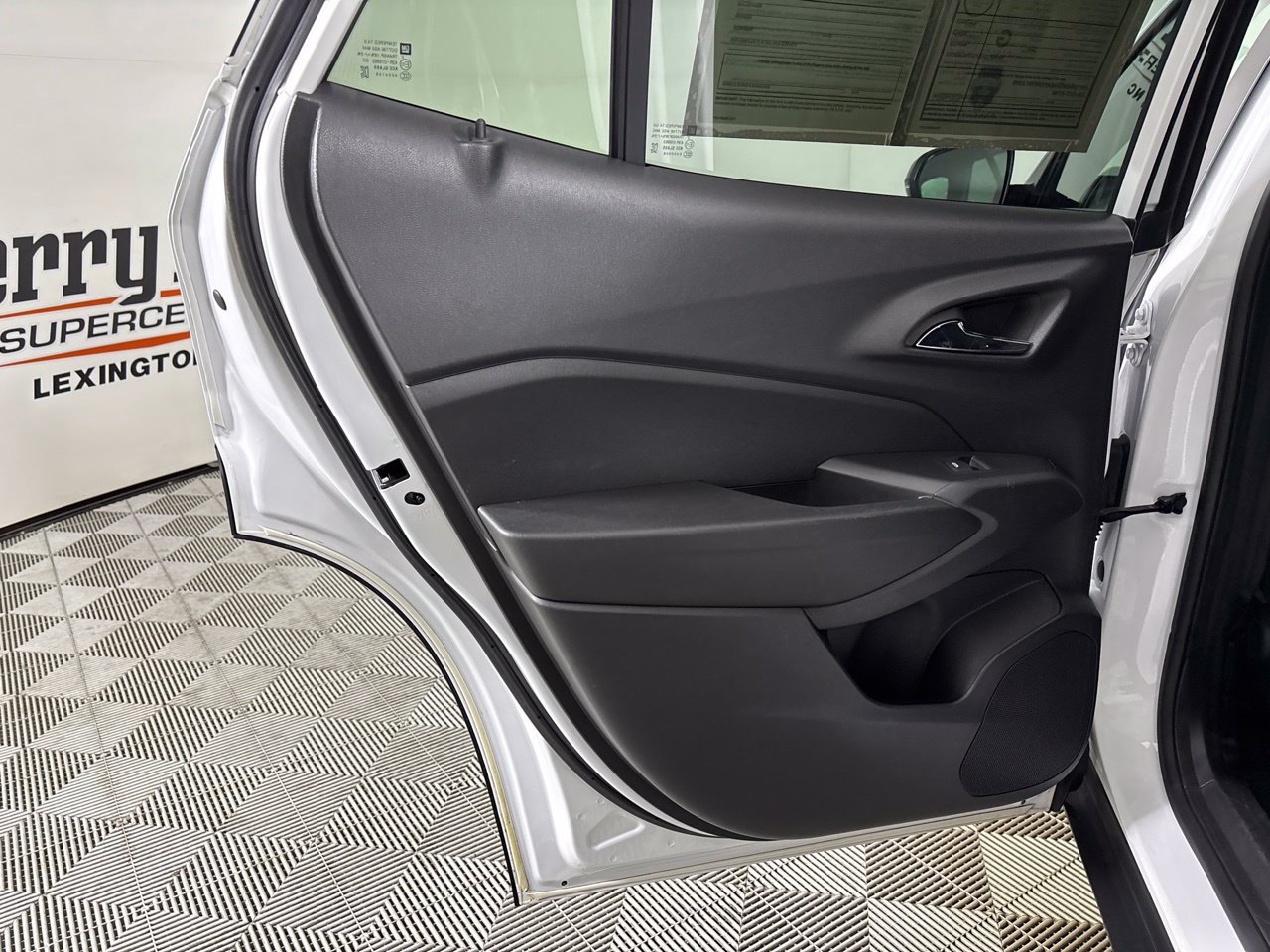 Used 2024 Chevrolet Trax RS FWD image 21