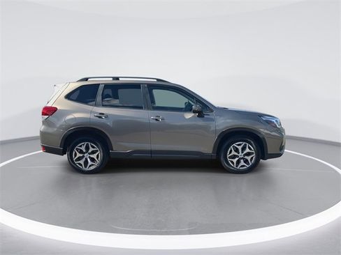 Used 2020 Subaru Forester Premium image 9