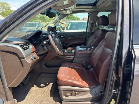 Used 2018 Chevrolet Suburban Premier AWD/4WD image 12