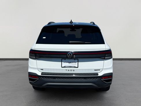 New 2026 Volkswagen Taos SE AWD/4WD image 4