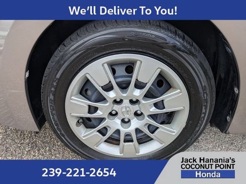 Used 2015 Toyota Corolla LE FWD image 11