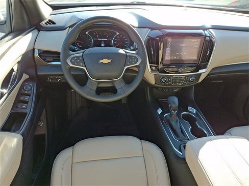 Used 2023 Chevrolet Traverse LT image 11