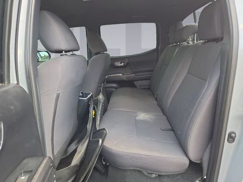 Used 2019 Toyota Tacoma TRD Sport AWD/4WD image 16