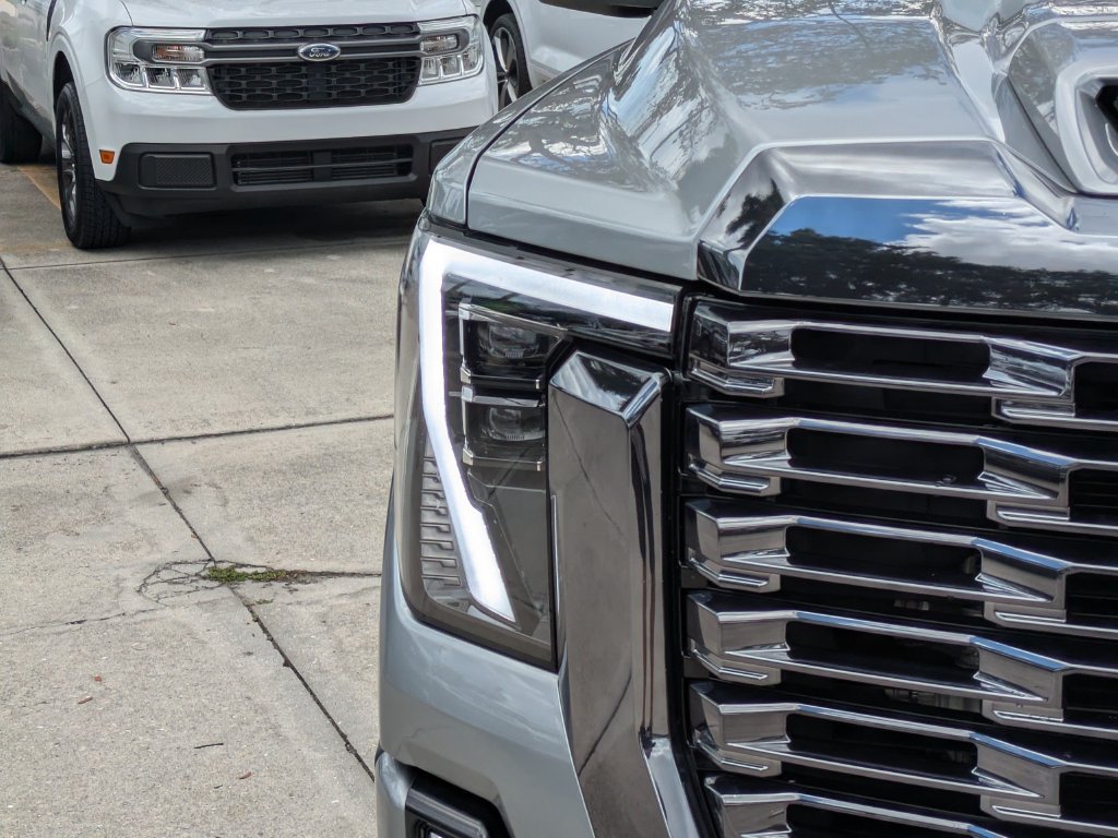 Used 2024 GMC Sierra 2500 Denali Ultimate AWD/4WD image 9