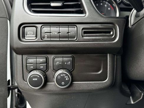 Used 2021 Chevrolet Suburban Z71 image 25