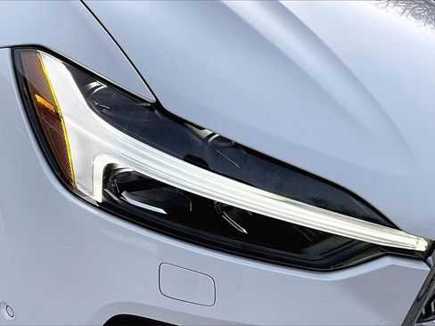 Certified 2023 Volvo XC60 B6 Ultimate w/ Climate Package image 32